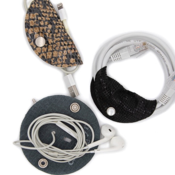 New! CRYSTALYN KAE Animal Print Headphone Tacos Cord Detanglers Metallic Leather - Picture 9 of 11